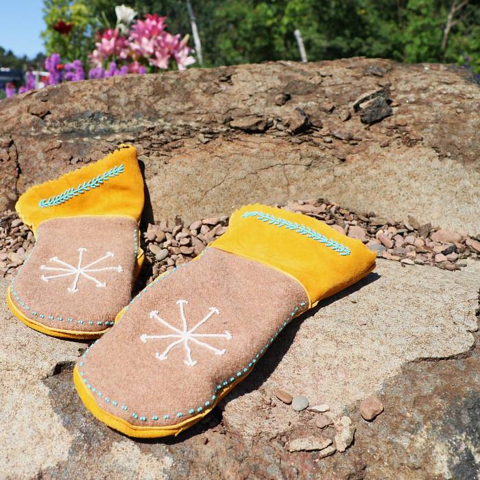 Teaser image for Deerskin Mittens with Anishinaabe-Style Beadwork